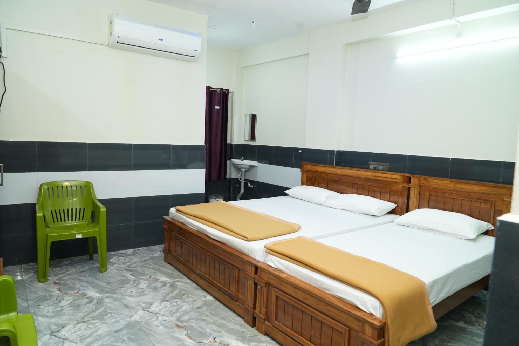 Rajali Residency Hotel Kulithalai Bagian luar foto
