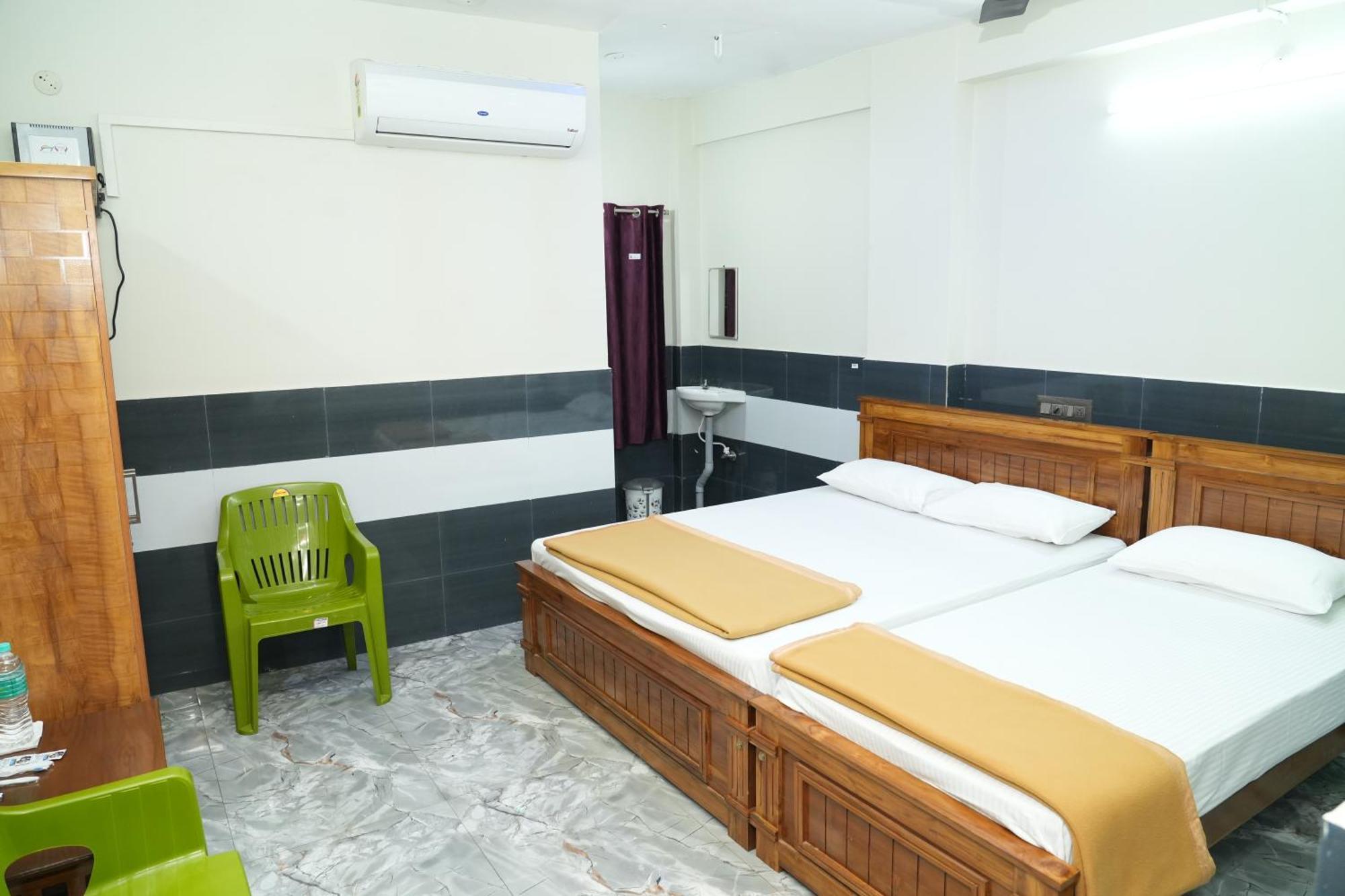 Rajali Residency Hotel Kulithalai Bagian luar foto